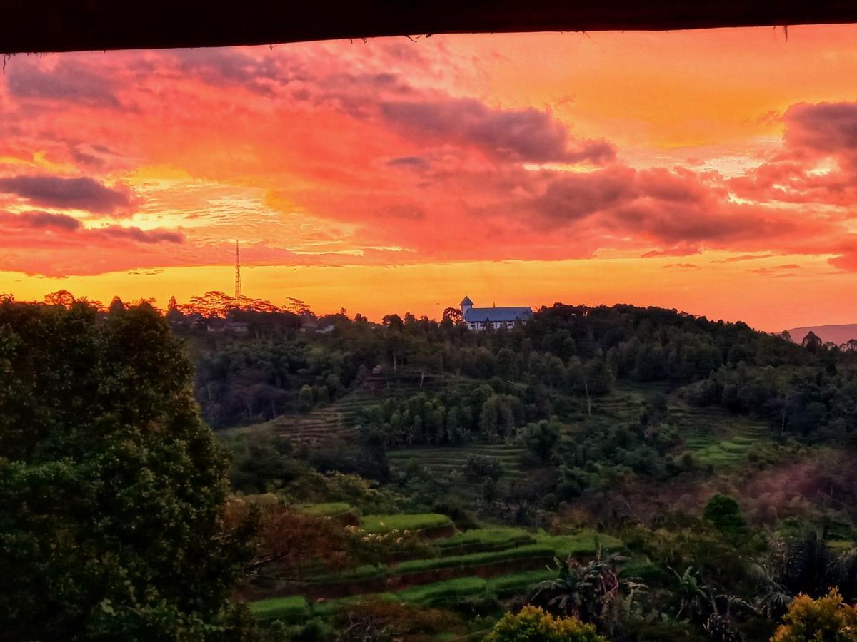 Sun Rice Homestay Ruteng Kültér fotó